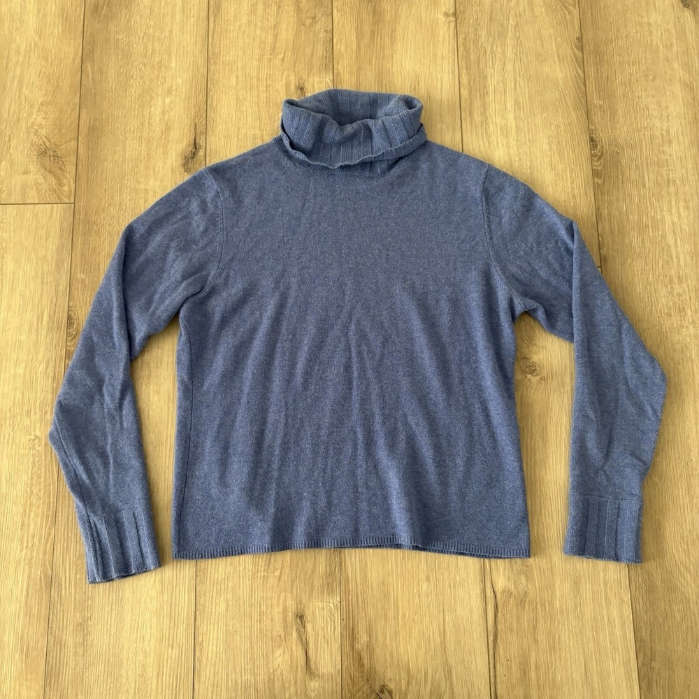 Geneva 100% Cashmere Sweater‎ Large Light Blue Turtleneck Softcore Quiet Luxury